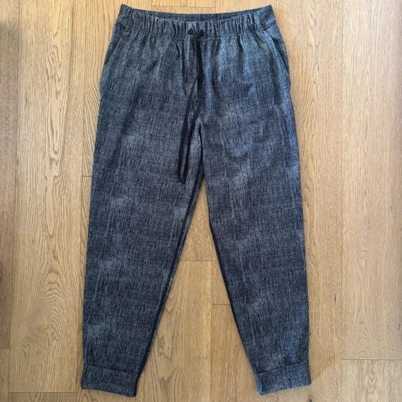 Lululemon Athletica Jet Crop 7/8 length casual Jogger Pant Black Burlap size 4 - Picture 9 of 9